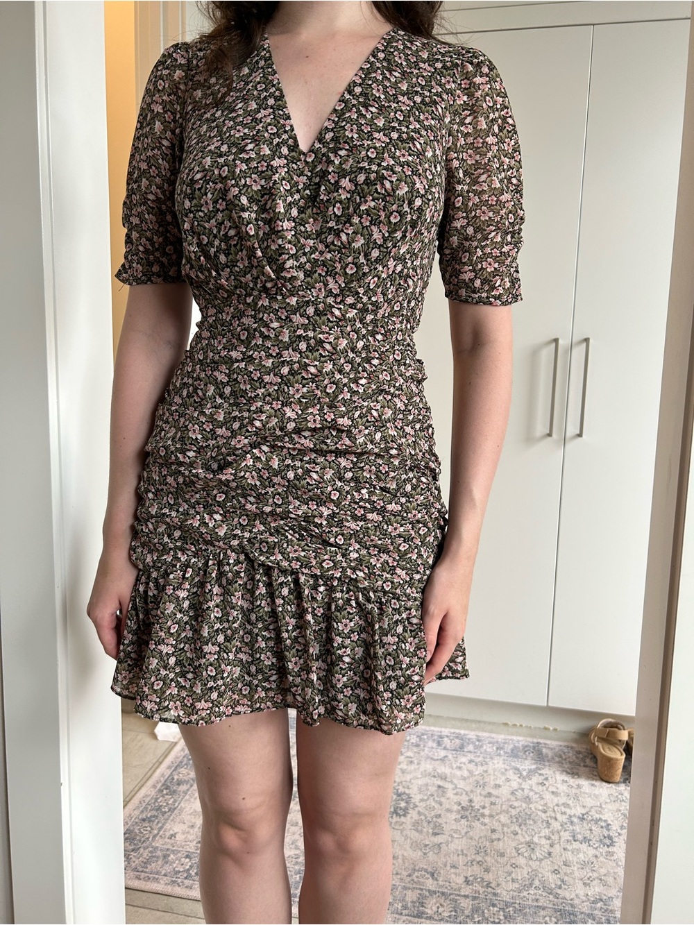 Astr the Label Floral V-Neck Ruched Mini Dress size xs NWOT